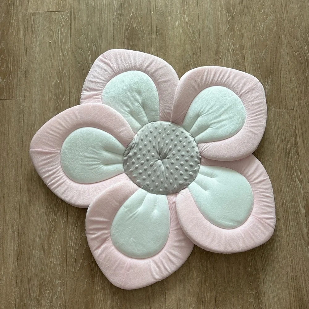 NEVER USED flower baby bath mat